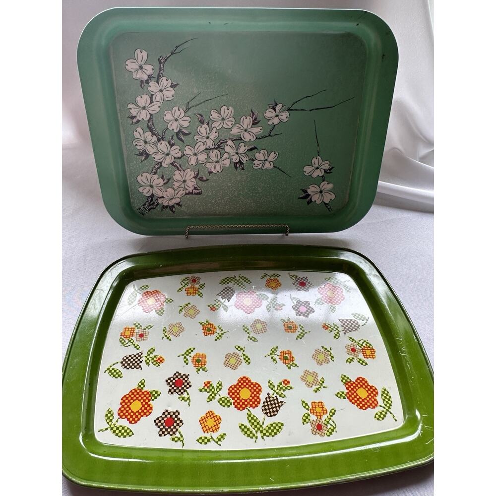 Vtg Mid Century Green Metal Dogwood Flower Serving Tray 10.75" W x 14.75” L